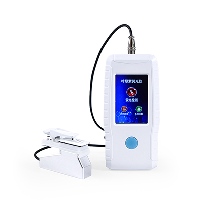 How does the microsecond-scale sampling rate of a chlorophyll fluorometer analyze PSII photochemical reactions?